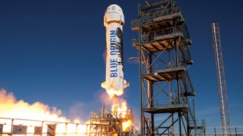 Jeff Bezos company planning human test space flights by 2017