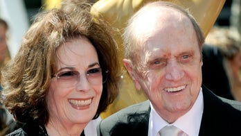 Bob Newhart earns his first Emmy for 'Big Bang Theory' guest role at creative arts awards