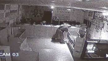 Florida police officer attacked at jewelry store