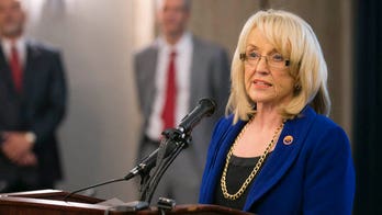 Feds say no end in sight for policy of 'dumping' illegal immigrants in Arizona, Gov. Brewer says