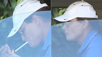 Bruce Jenner shows off hot pink manicure