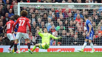 Man United beats Chelsea 2-0 to open up EPL title race