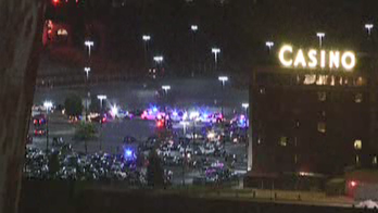 3 gunmen rob Illinois casino; security guard shot