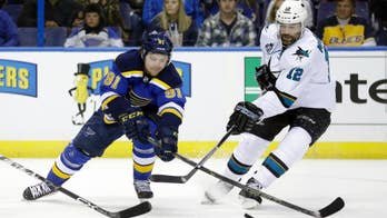 Elliott leads way, Blues beat Sharks 2-1 in Game 1
