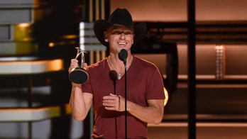 Chesney to Beyhive: "I Love Beyonce!"