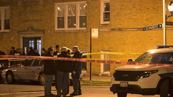 Off-duty Chicago police officer shot during robbery attempt