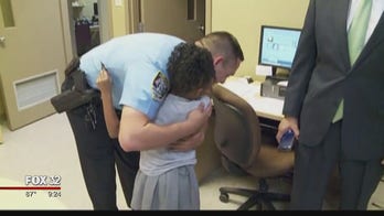 Louisiana girl, 7, goes to Chicago to hug police officers