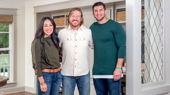 Tim Tebow praises Chip and Joanna Gaines' 'strong faith,' 'incredible hearts' in TIME 100 tribute