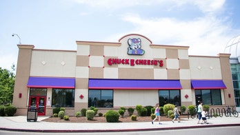 Women brawl in front of kid's party at Chuck E. Cheese's