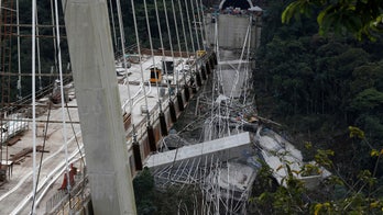 Collapse of Colombian bridge leaves 10 workers dead