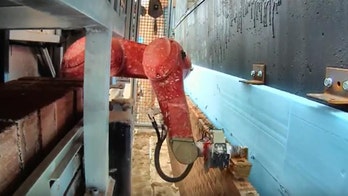 This construction robot can lay bricks 6 times faster than you can