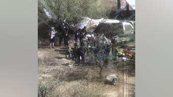 Small plane crash in Phoenix seriously injures 2