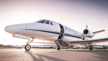 Pilot and stewardess do 'Kiki Challenge' alongside moving plane