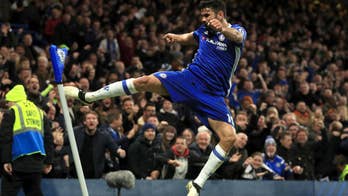 Chelsea gets 13th straight win, Liverpool maintains pursuit