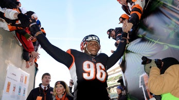 Bengals' Carlos Dunlap shows frustration with apparent demotion to third string