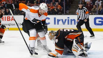 Corey Perry scores tying and go-ahead goals in Ducks' 4-2 win over Flyers