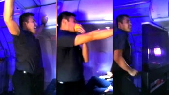 Dancing flight attendant surprises passengers with elaborate safety routine