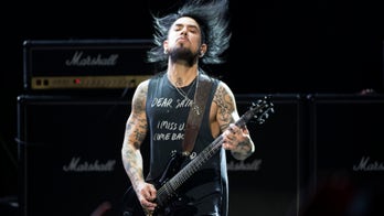 Dave Navarro opens up about mother's murder when he was 15