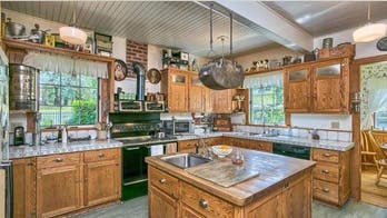 What's Cookin'? This Oregon Home Comes With an Amazing '50s-Era Diner