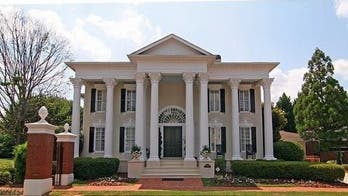 These 8 Replicas of Historic Homes Might Make You Do a Double Take