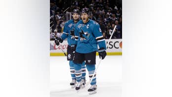 Pavelski's 2 goals lead Sharks past Predators 5-1 in Game 5