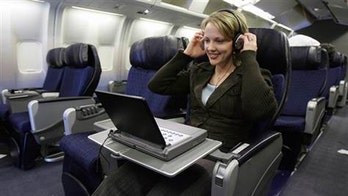 FAA to discuss lifting restrictions on the use of in-flight devices on US flights
