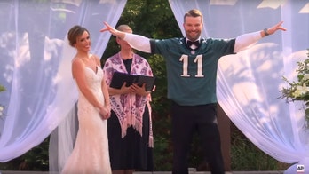 Groom wears Eagles jersey to wedding after bride loses bet