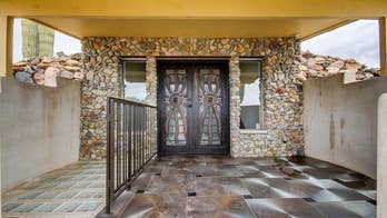 Cool and Calm: An Earth-Covered Eco-Friendly Retreat in Arizona