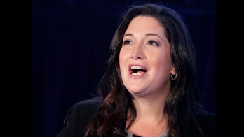 Mark Zuckerberg's sister complains of Facebook privacy issues