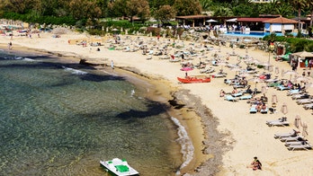 Italian beaches crack down on spot-saving tourists