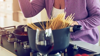 Italian police cook pasta dinner for 'lonely' elderly couple