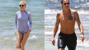 Nicole Kidman, Keith Urban show off beach bodies in Australia