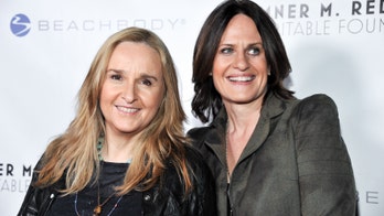 Singer Melissa Etheridge ties the knot