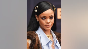 Rihanna leaves major tip for Austin bartender, then heads to a strip club
