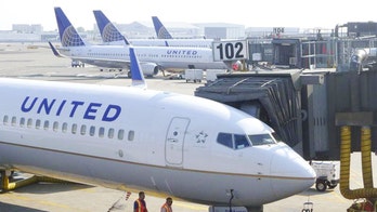 United apologizes to couple who found full barf bag in seat pocket