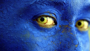 Scientists have a theory on why you break eye contact