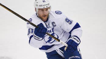 Steven Stamkos makes brief return as Lightning beat Stars 5-2 in Game 3