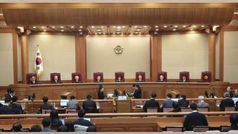 Samsung's billionaire heir tries to avert arrest in court