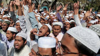 Bangladeshi Muslim hardliners seek removal of Justice statue