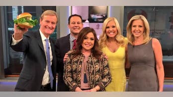 Cooking with 'Friends': Rachael Ray's Burger Bash