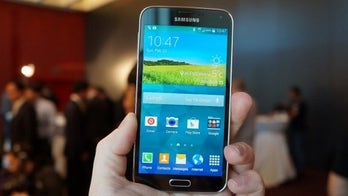 Samsung Galaxy S5 shipping with freebies worth $575