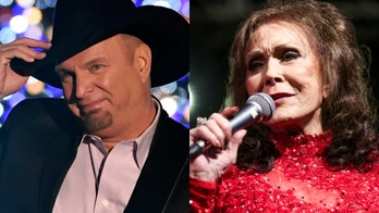 Garth Brooks tells Loretta Lynn: 'Get out of there soon'
