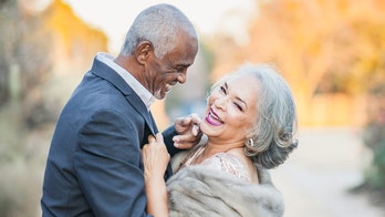 Couple celebrates 47 years of marriage with portraits by photographer daughter