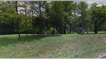 Tennessee church's 'Naked Jesus' banners stolen in front of pastor