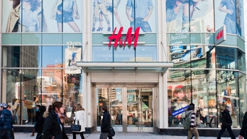 H&M shopper wrongly accused of stealing earrings from store by officers, pulling 'race card’