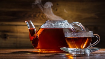 Hot tea tied to higher cancer risk for smokers and drinkers