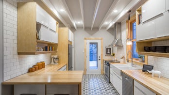 Gain More Storage and Space with Kitchen Peninsulas