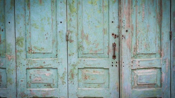 5 DIY uses for old doors