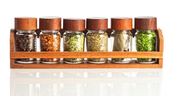 3 Cool DIY spice rack ideas