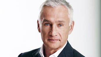 Maskless Jorge Ramos spotlights maskless Ukrainian refugees fleeing for their lives
